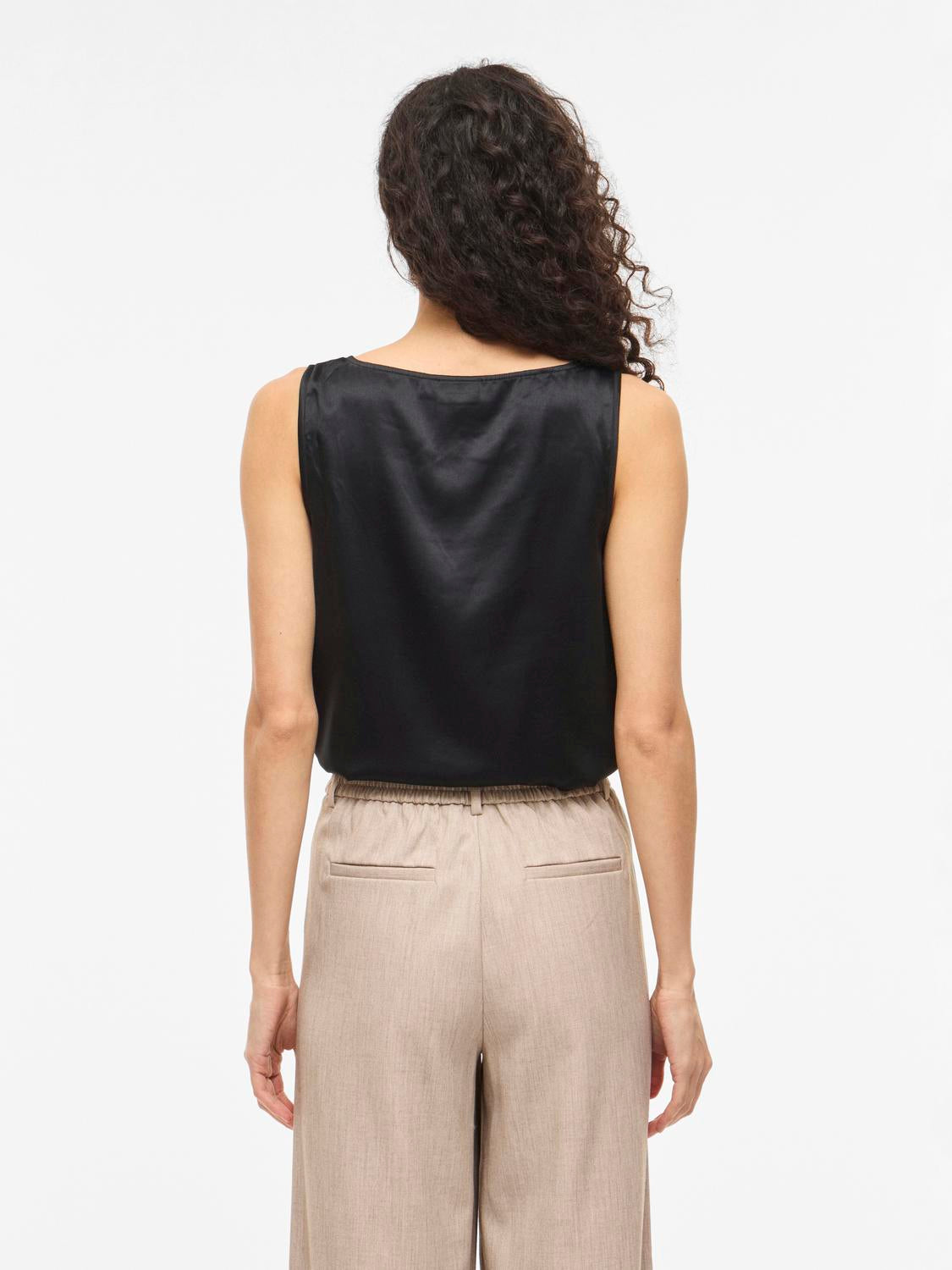 model_shot-back